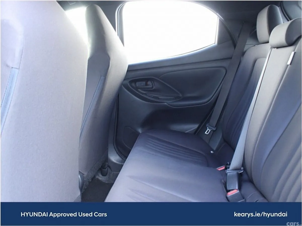 Toyota Yaris Hatchback, Petrol Hybrid, 2021, Silver