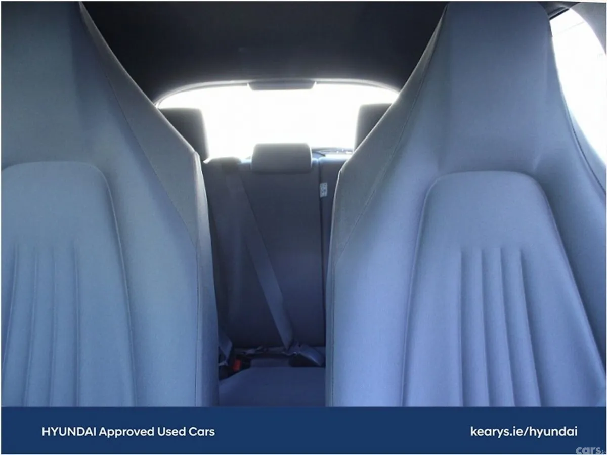 Toyota Yaris Hatchback, Petrol Hybrid, 2021, Silver
