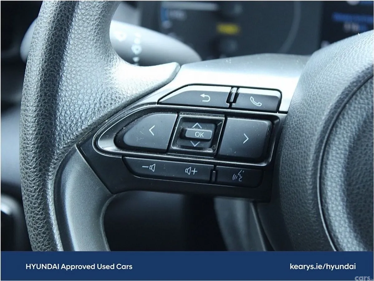 Toyota Yaris Hatchback, Petrol Hybrid, 2021, Silver