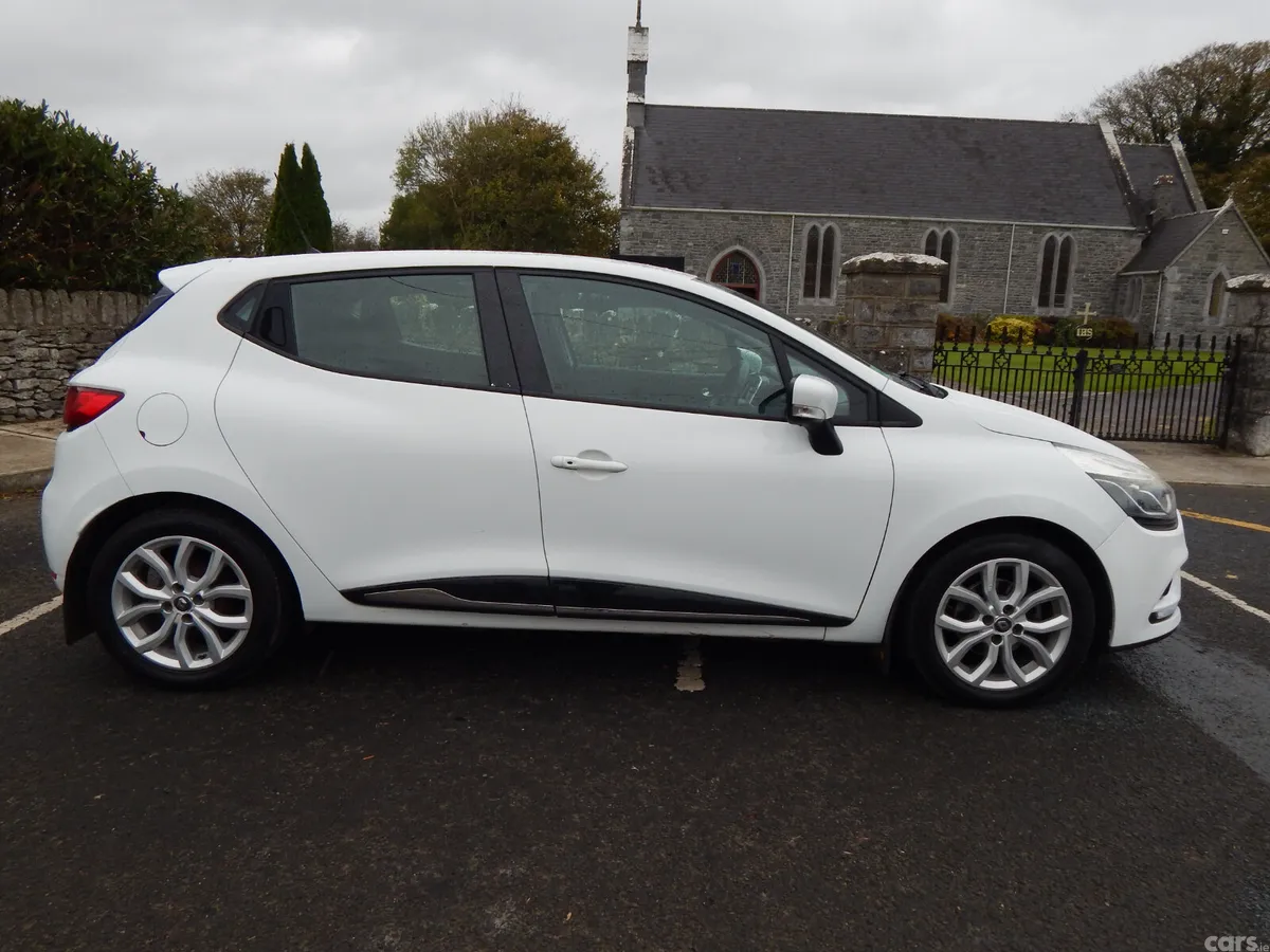 Renault Clio Hatchback, Diesel, 2017, White