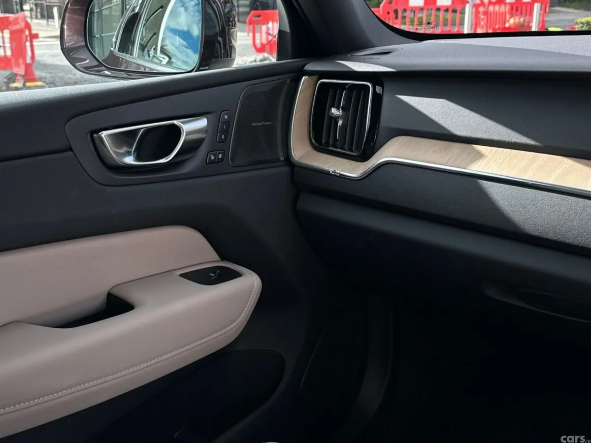 Volvo XC60 SUV, Petrol Plug-in Hybrid, 2026, Red