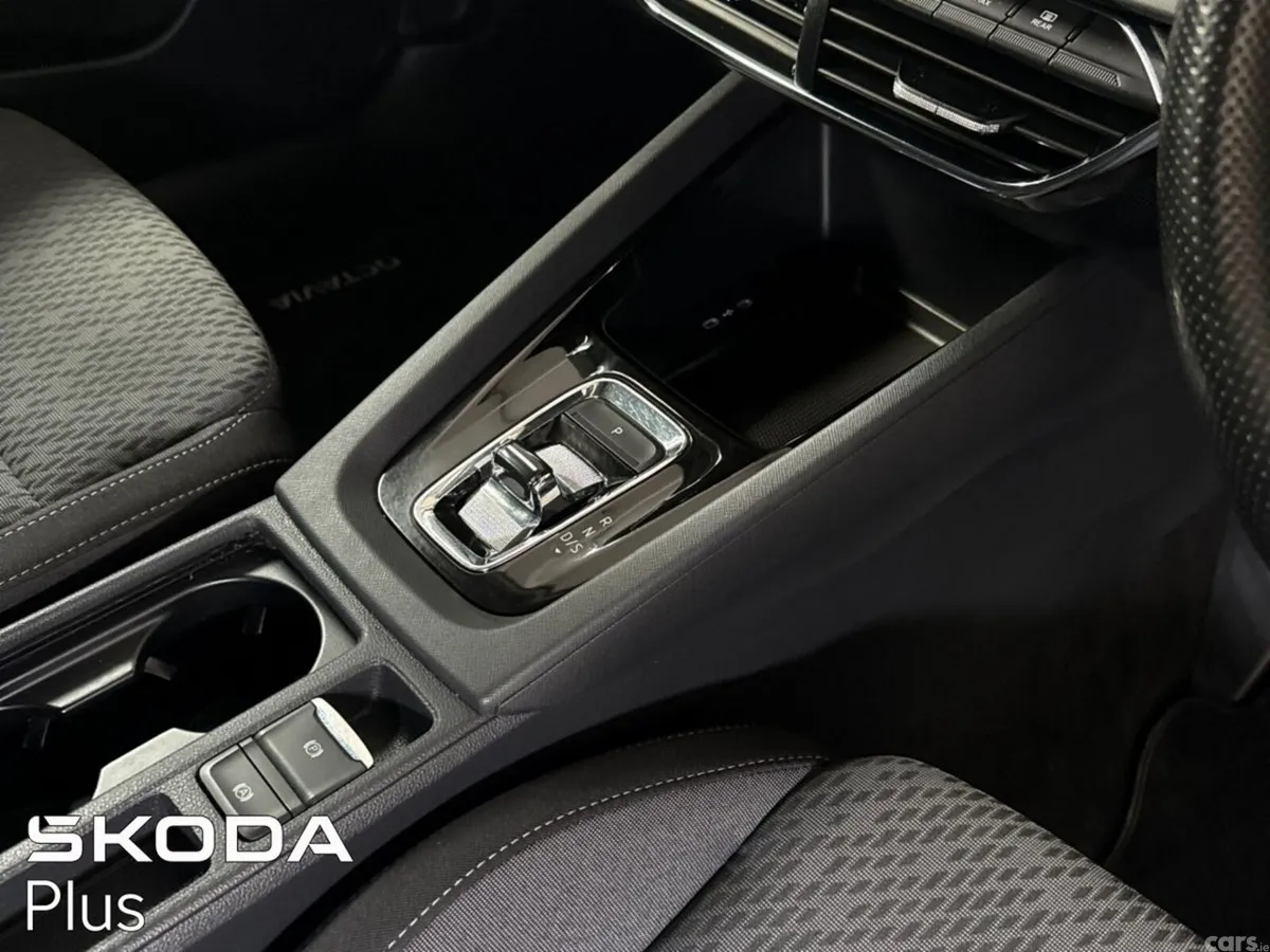 Skoda Octavia Saloon, Diesel, 2022, Blue