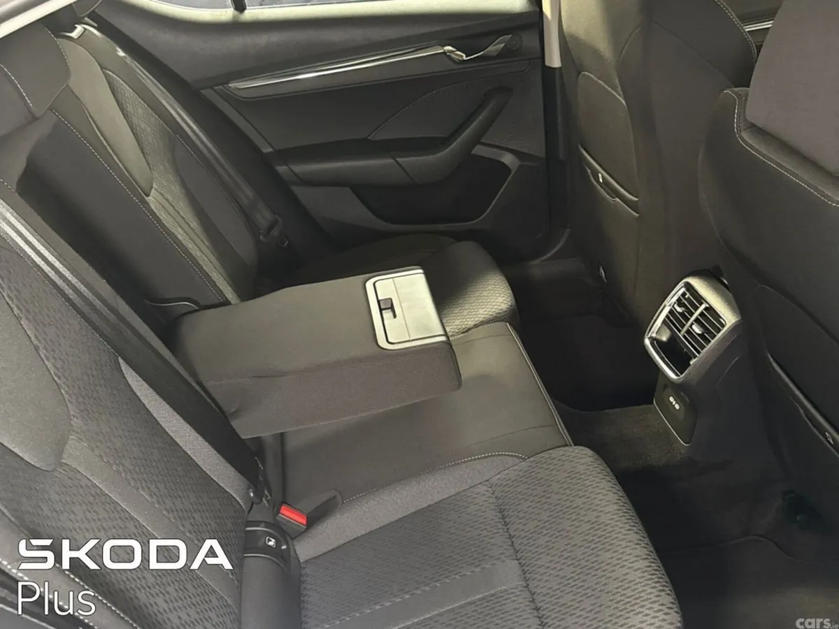 Skoda Octavia Saloon, Diesel, 2022, Blue