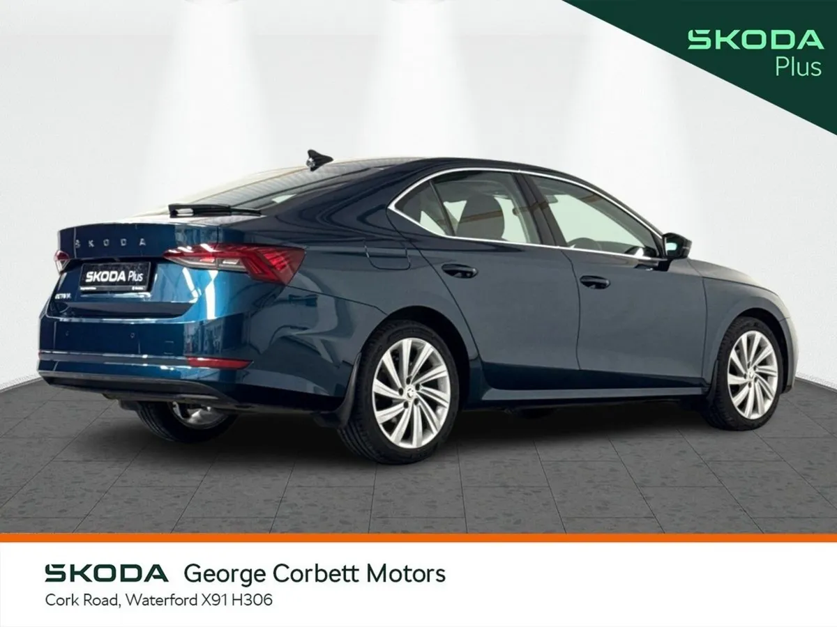 Skoda Octavia Saloon, Diesel, 2022, Blue