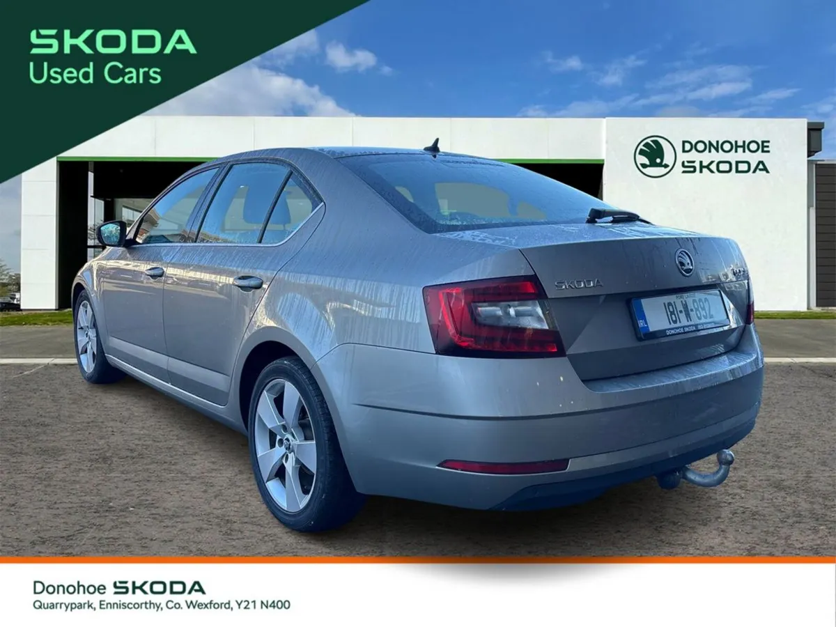 Skoda Octavia Saloon, Petrol, 2018, Grey