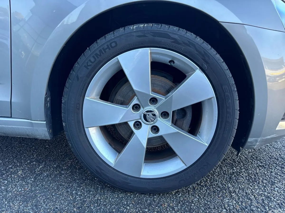 Skoda Octavia Saloon, Petrol, 2018, Grey