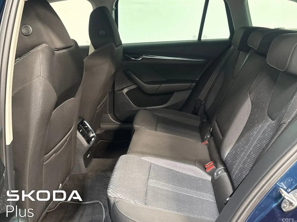 Skoda Octavia Estate, Petrol, 2023, Blue