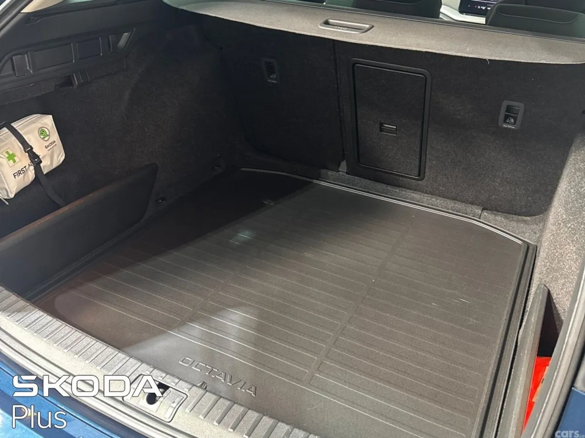 Skoda Octavia Estate, Petrol, 2023, Blue