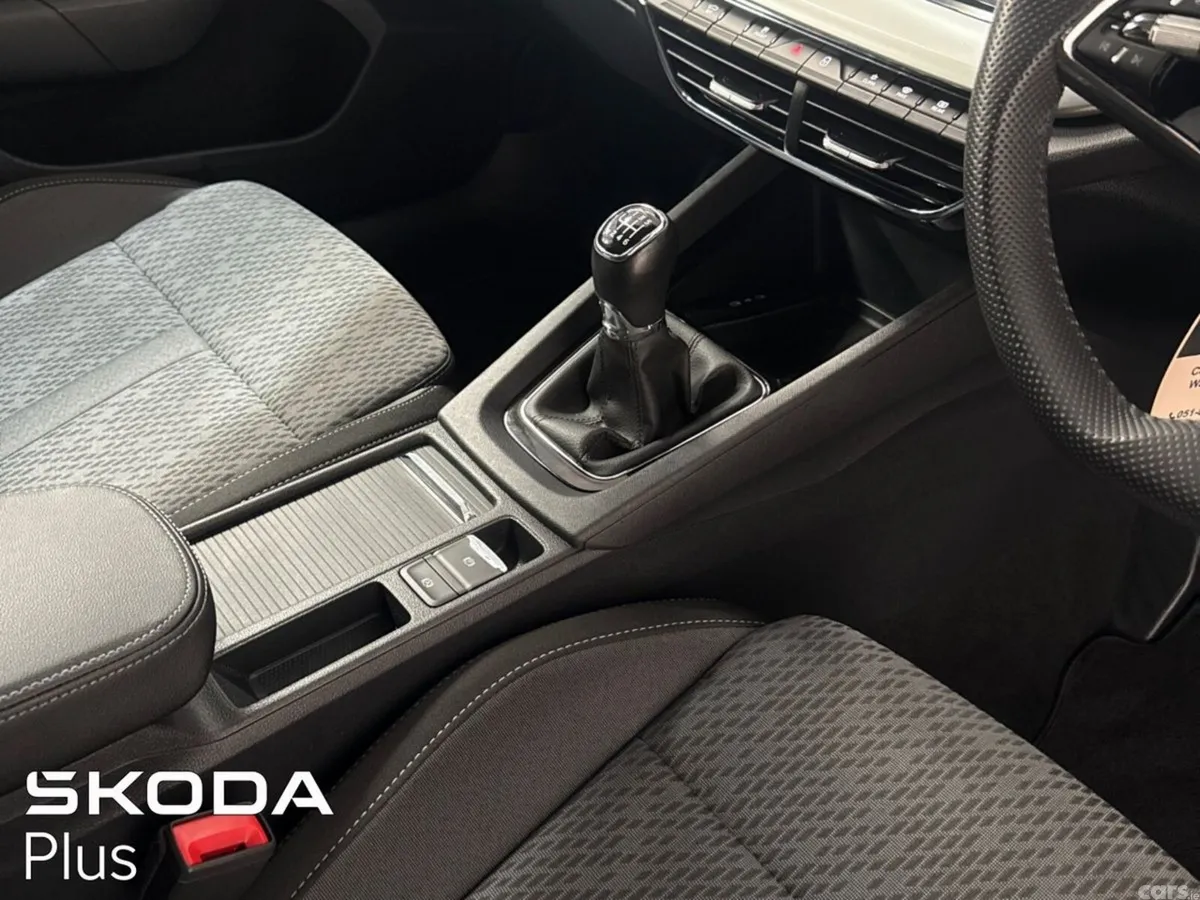 Skoda Octavia Estate, Petrol, 2023, Blue