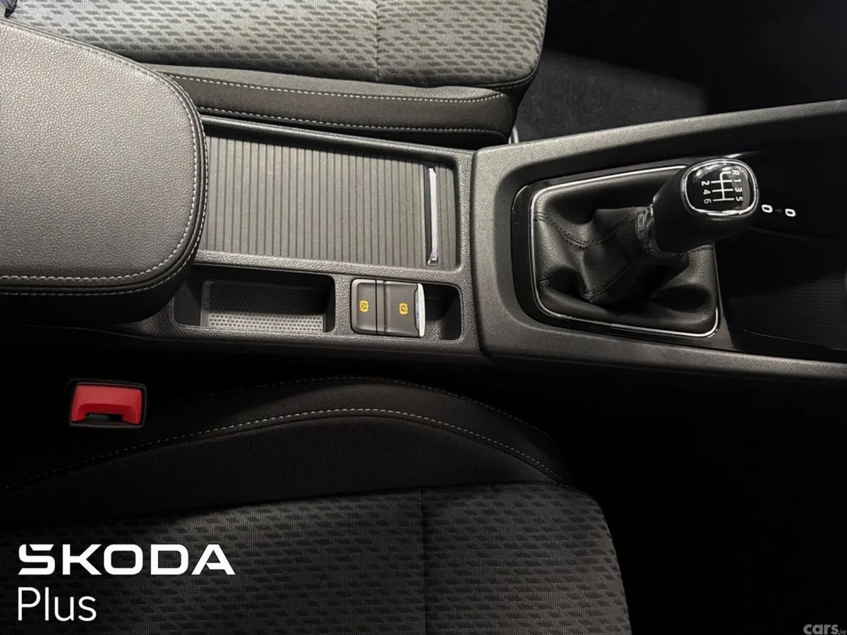 Skoda Octavia Estate, Petrol, 2023, Blue