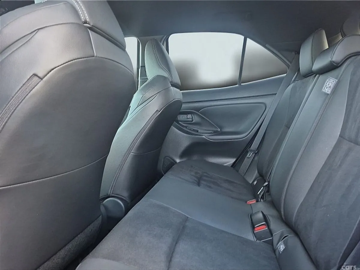 Toyota Yaris Cross SUV, Petrol Hybrid, 2023, Silver