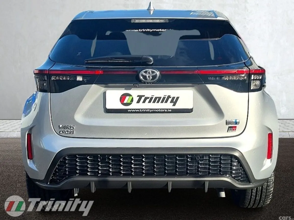 Toyota Yaris Cross SUV, Petrol Hybrid, 2023, Silver