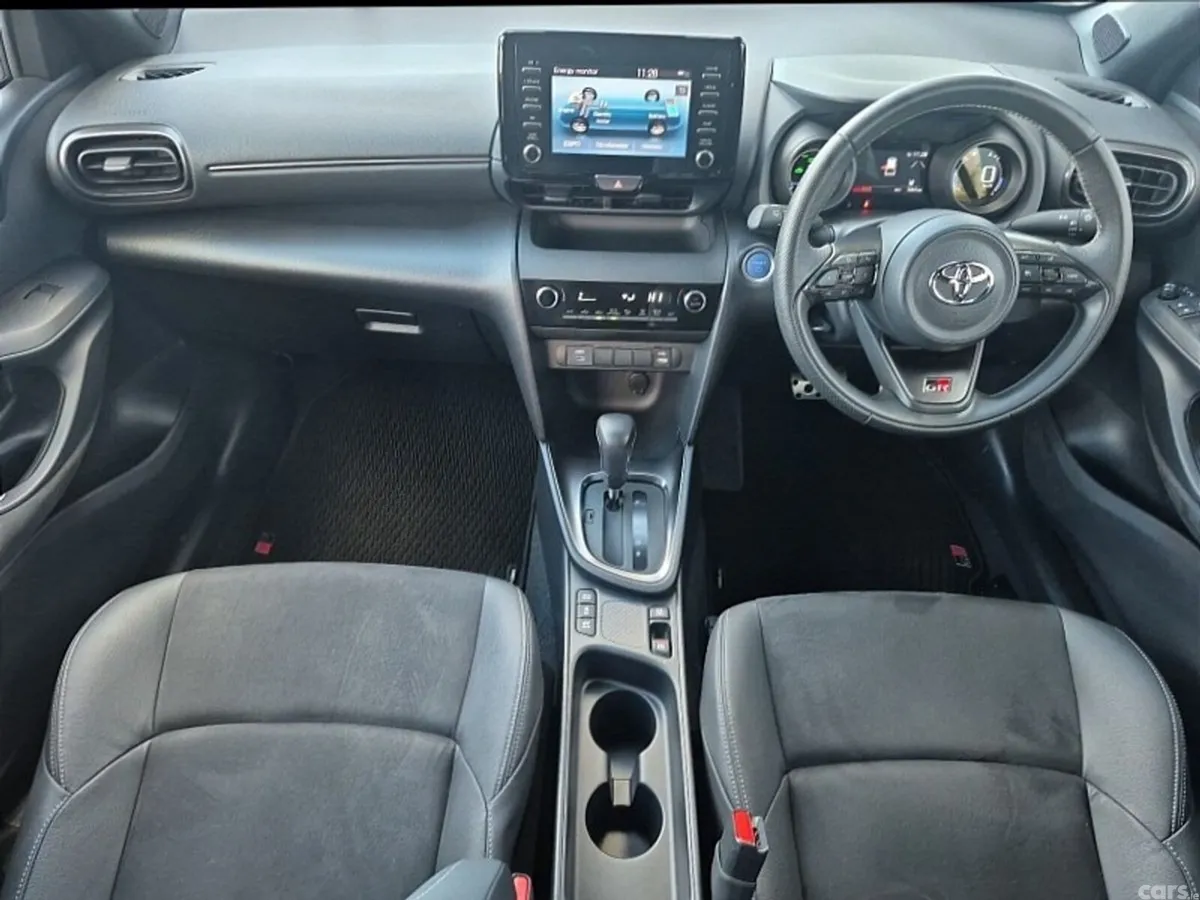 Toyota Yaris Cross SUV, Petrol Hybrid, 2023, Silver