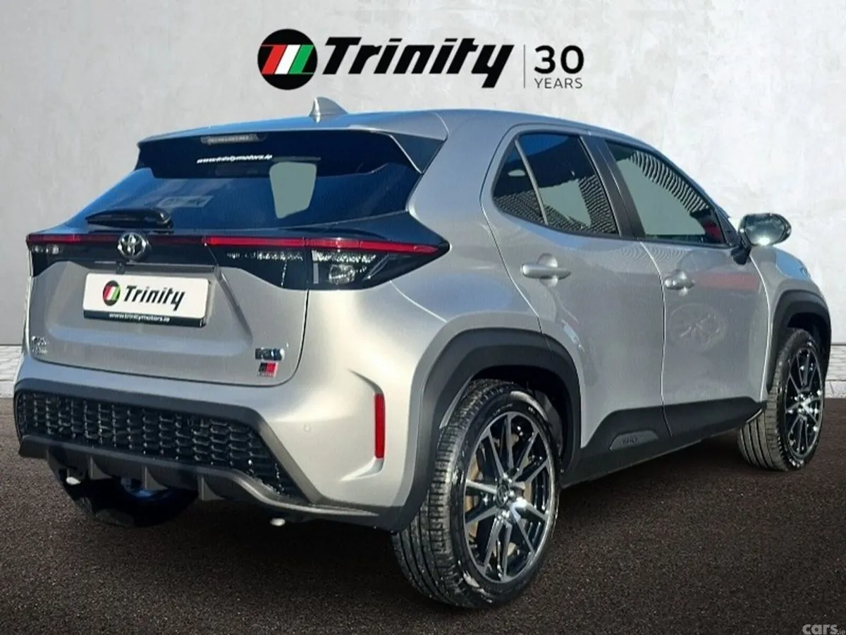 Toyota Yaris Cross SUV, Petrol Hybrid, 2023, Silver