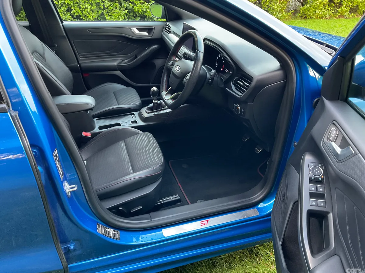 Ford Focus Hatchback, Petrol, 2020, Blue