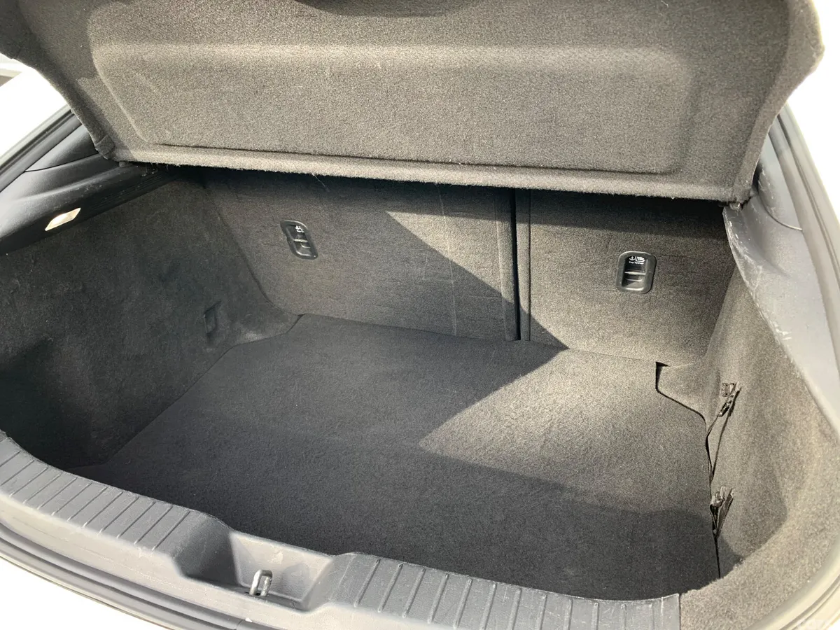 Mazda Mazda3 Hatchback, Petrol Hybrid, 2019, White