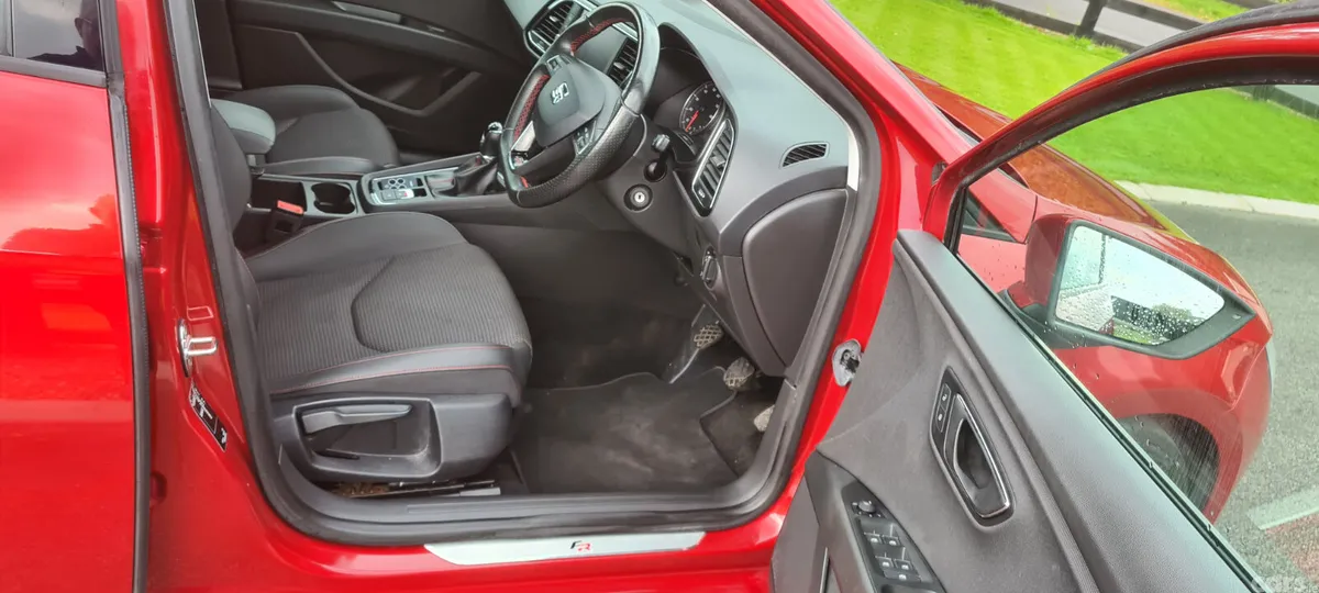 SEAT Leon Hatchback, Petrol, 2020, Red