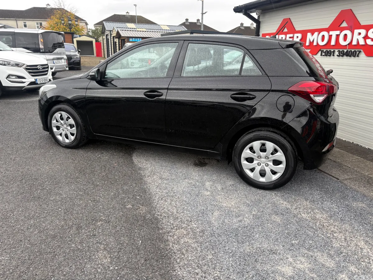 Hyundai i20 Hatchback, Petrol, 2017, Black