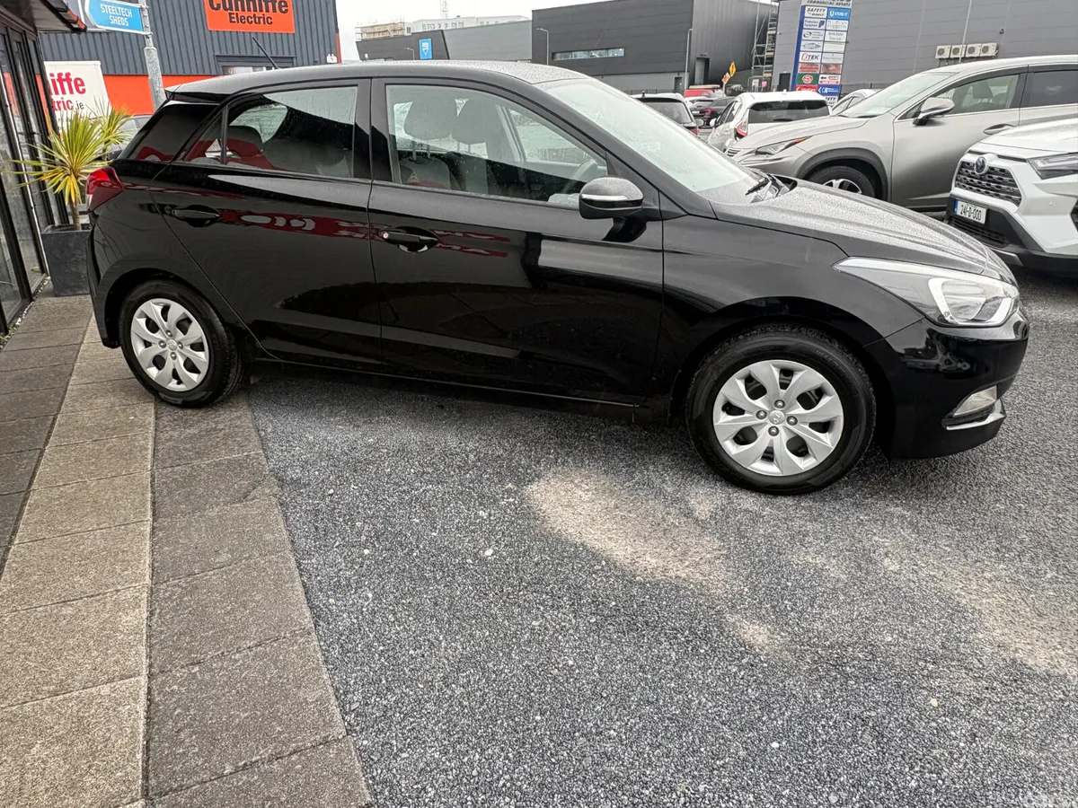 Hyundai i20 Hatchback, Petrol, 2017, Black