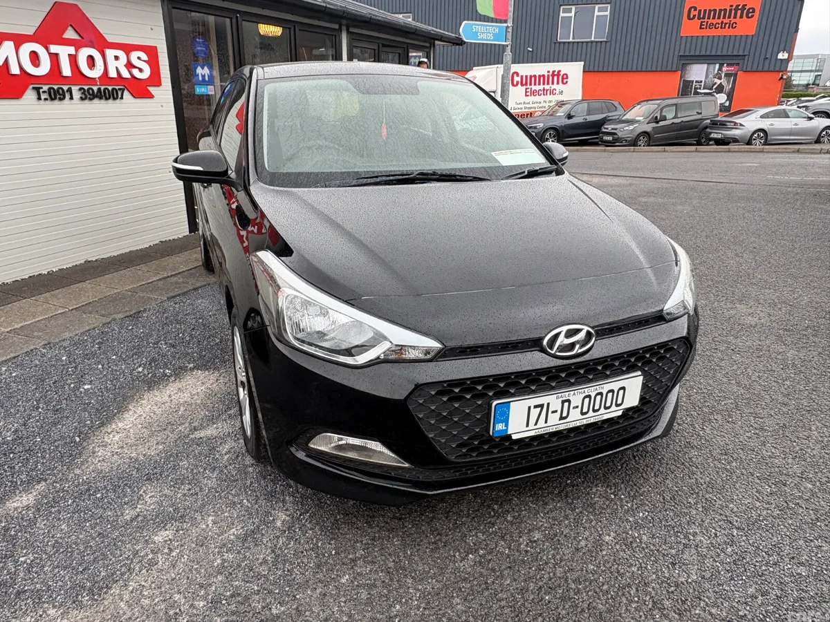 Hyundai i20 Hatchback, Petrol, 2017, Black