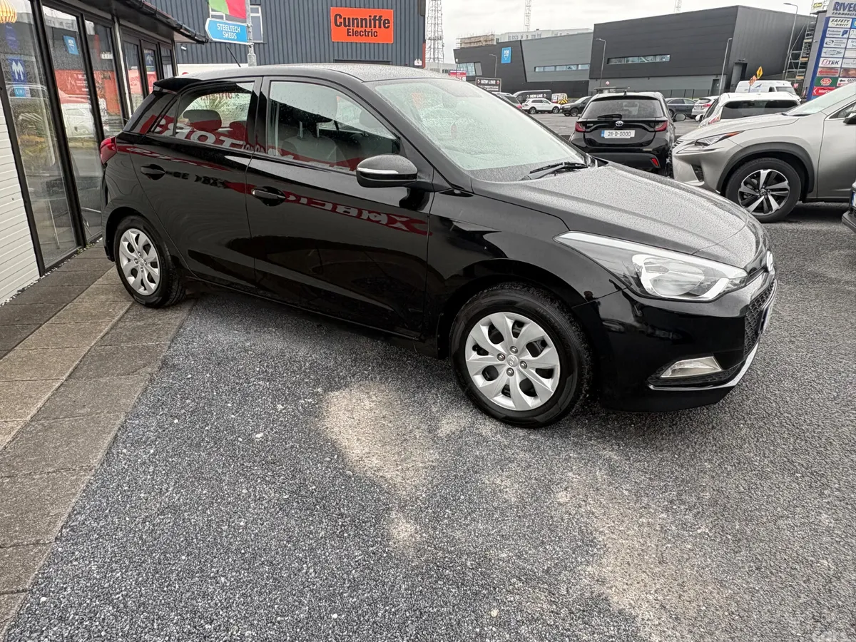 Hyundai i20 Hatchback, Petrol, 2017, Black