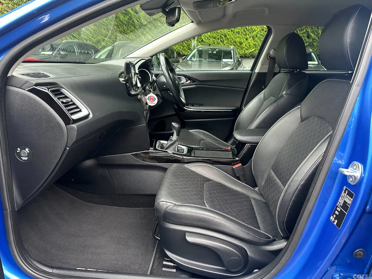 Kia Ceed Hatchback, Petrol, 2018, Blue