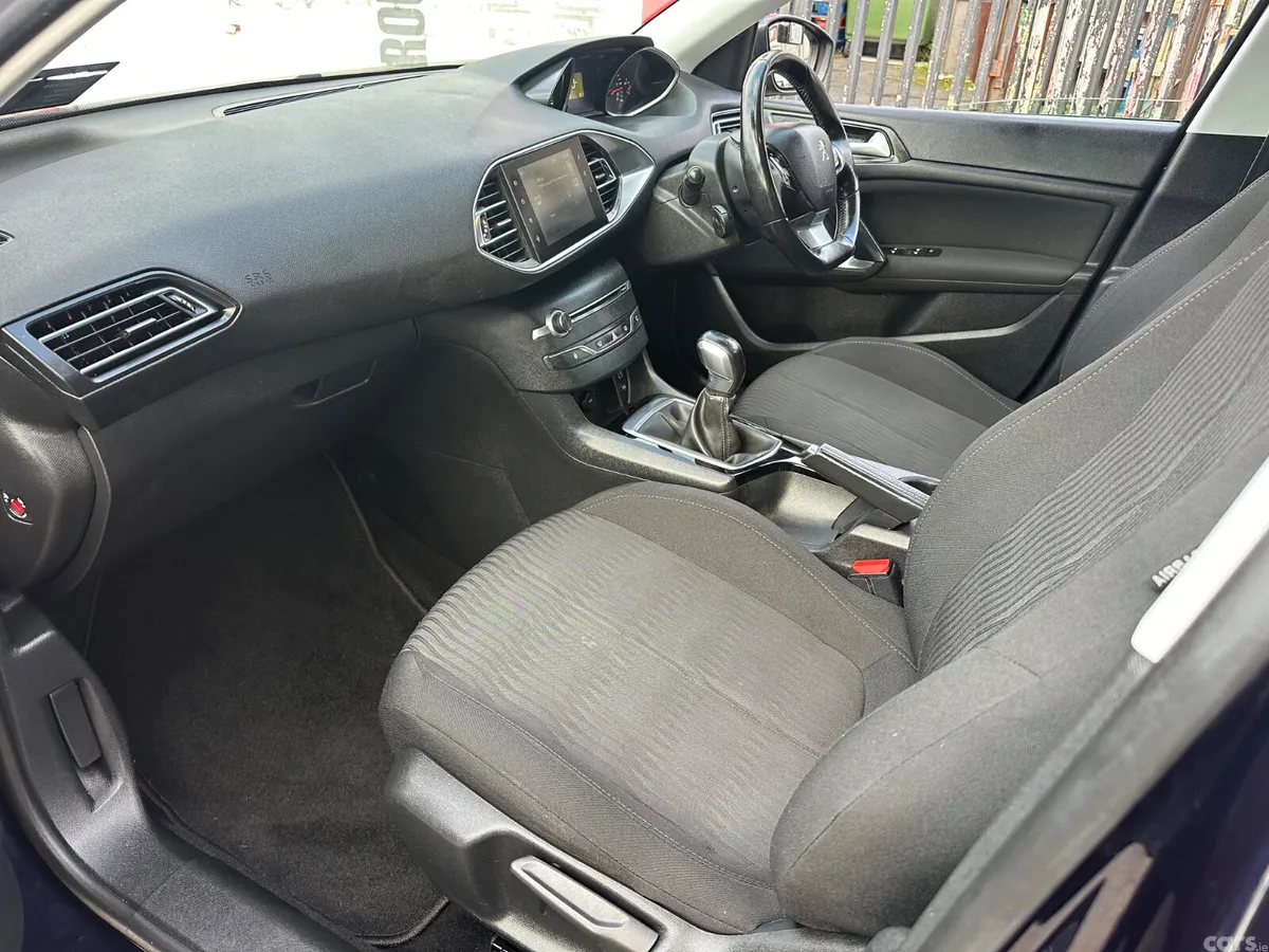 Peugeot 308 Hatchback, Diesel, 2016, Blue