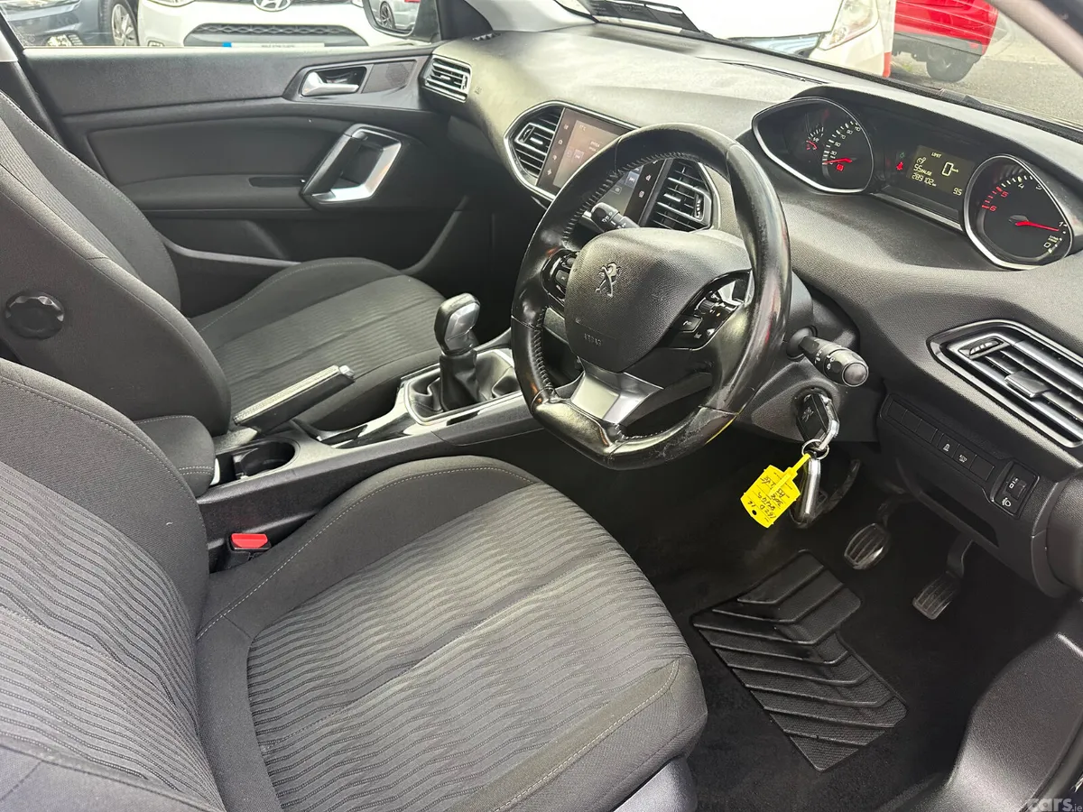 Peugeot 308 Hatchback, Diesel, 2016, Blue