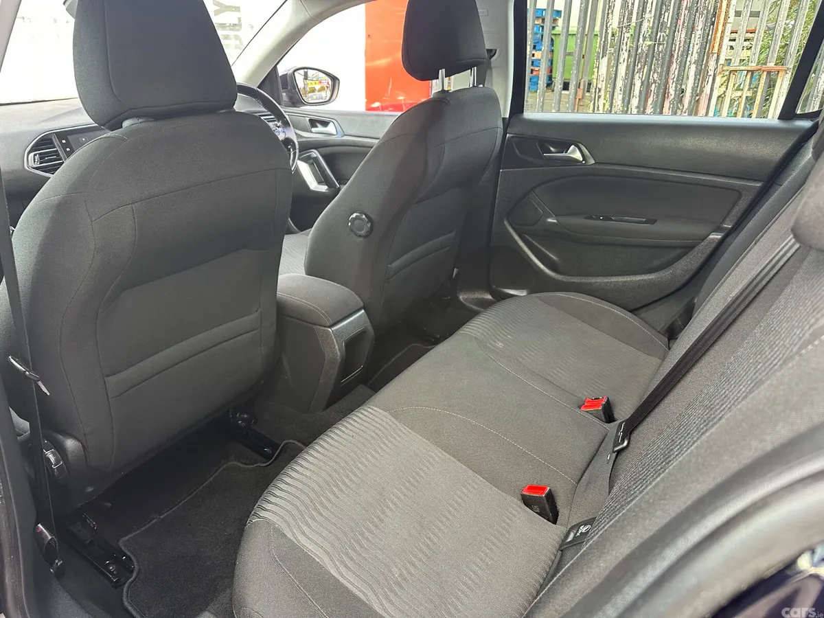 Peugeot 308 Hatchback, Diesel, 2016, Blue