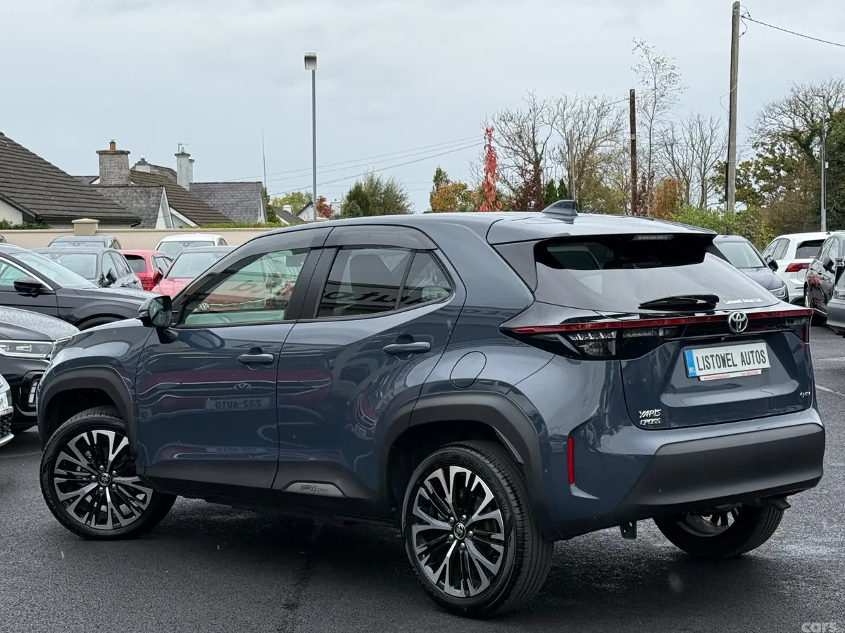 Toyota Yaris Cross SUV, Petrol Hybrid, 2025, Grey