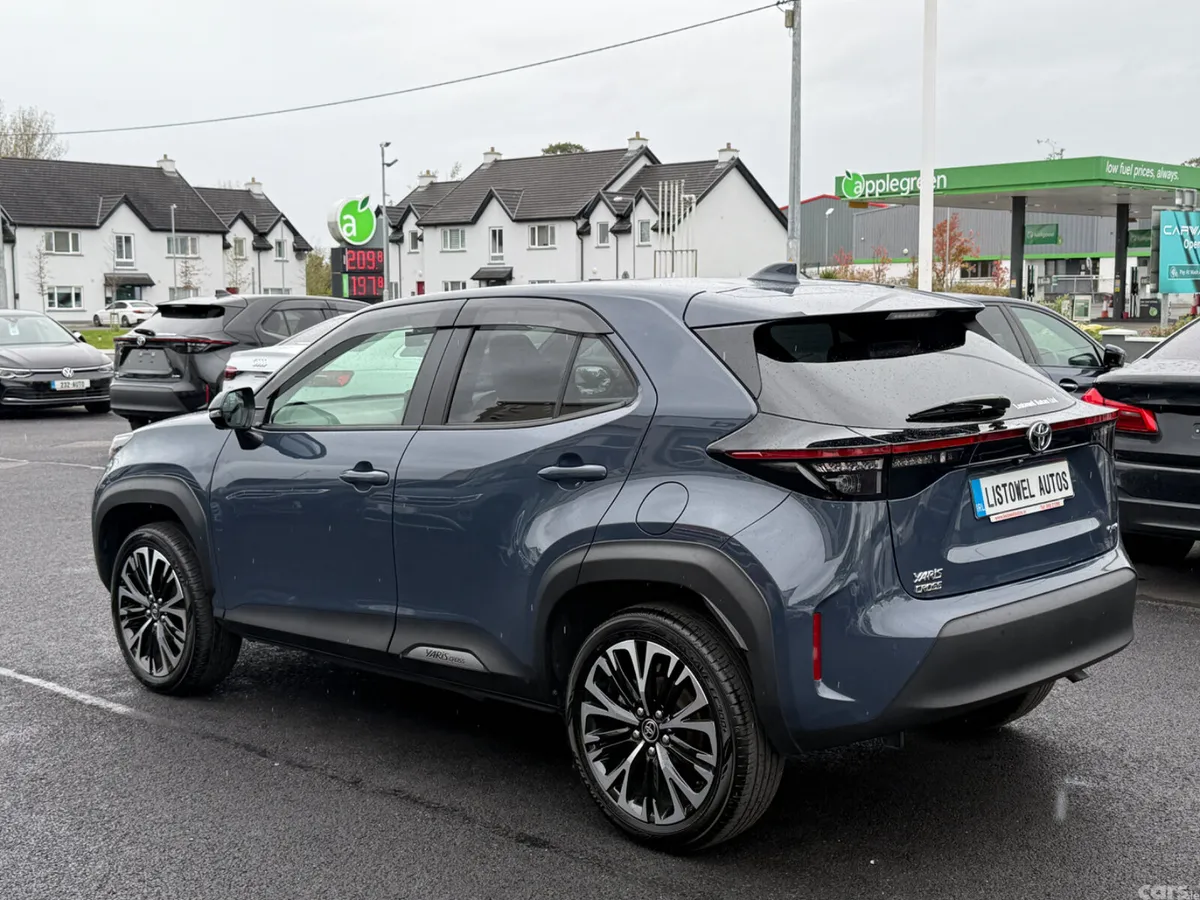 Toyota Yaris Cross SUV, Petrol Hybrid, 2025, Grey