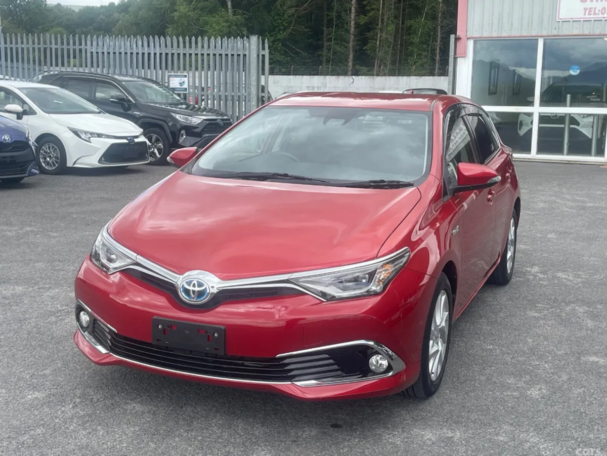 Toyota Auris Hatchback, Petrol Hybrid, 2016, Red