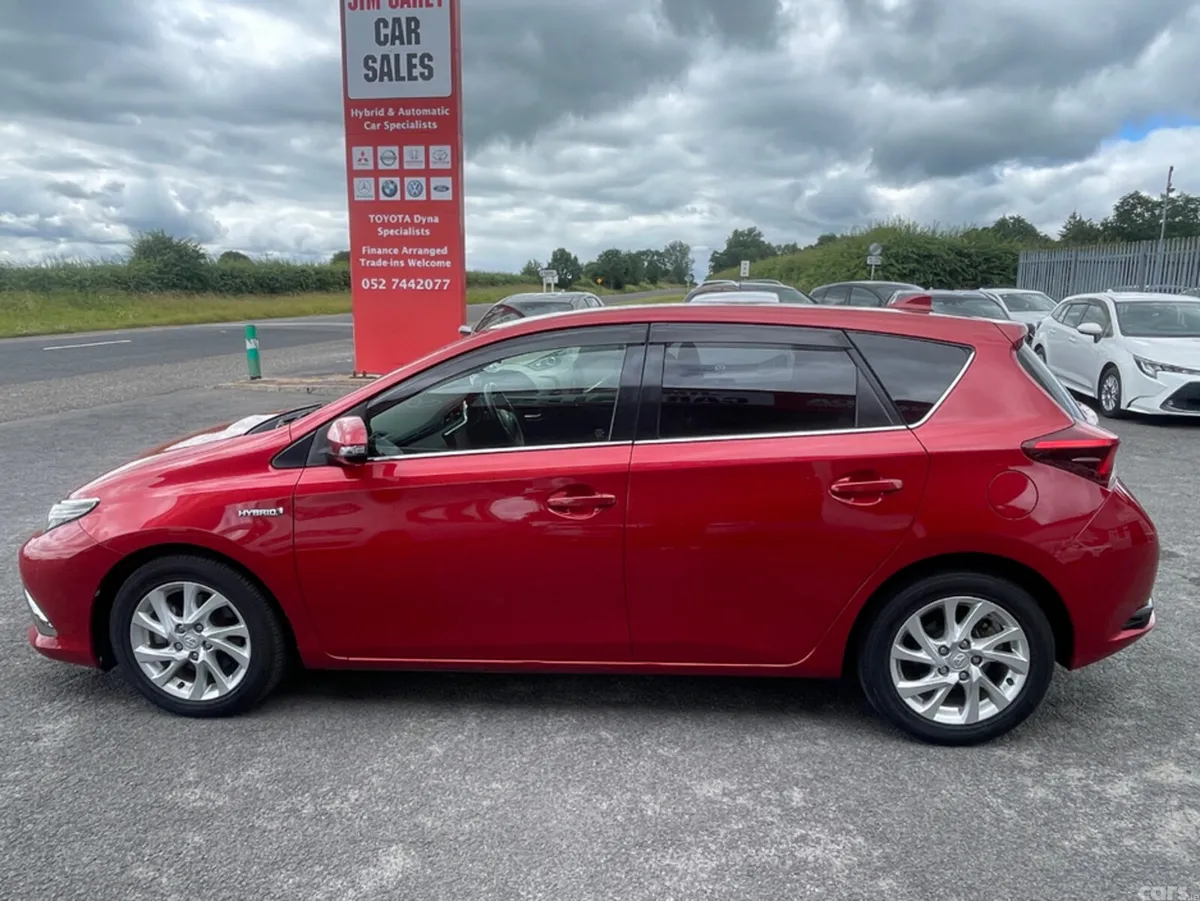 Toyota Auris Hatchback, Petrol Hybrid, 2016, Red