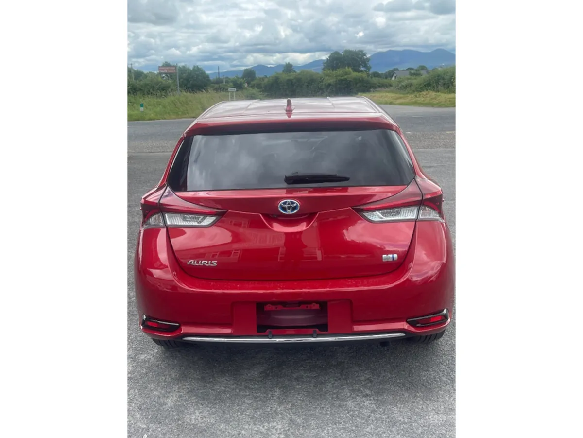 Toyota Auris Hatchback, Petrol Hybrid, 2016, Red