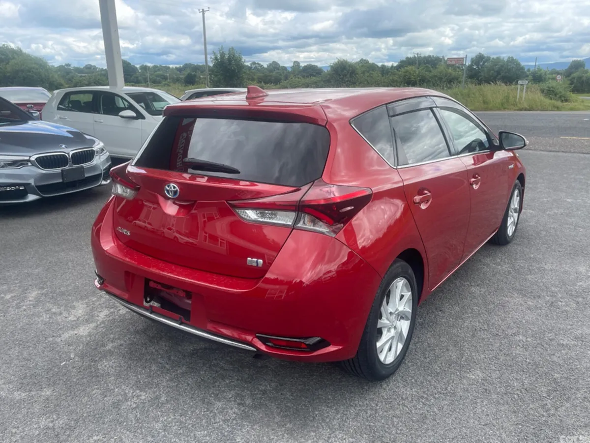 Toyota Auris Hatchback, Petrol Hybrid, 2016, Red