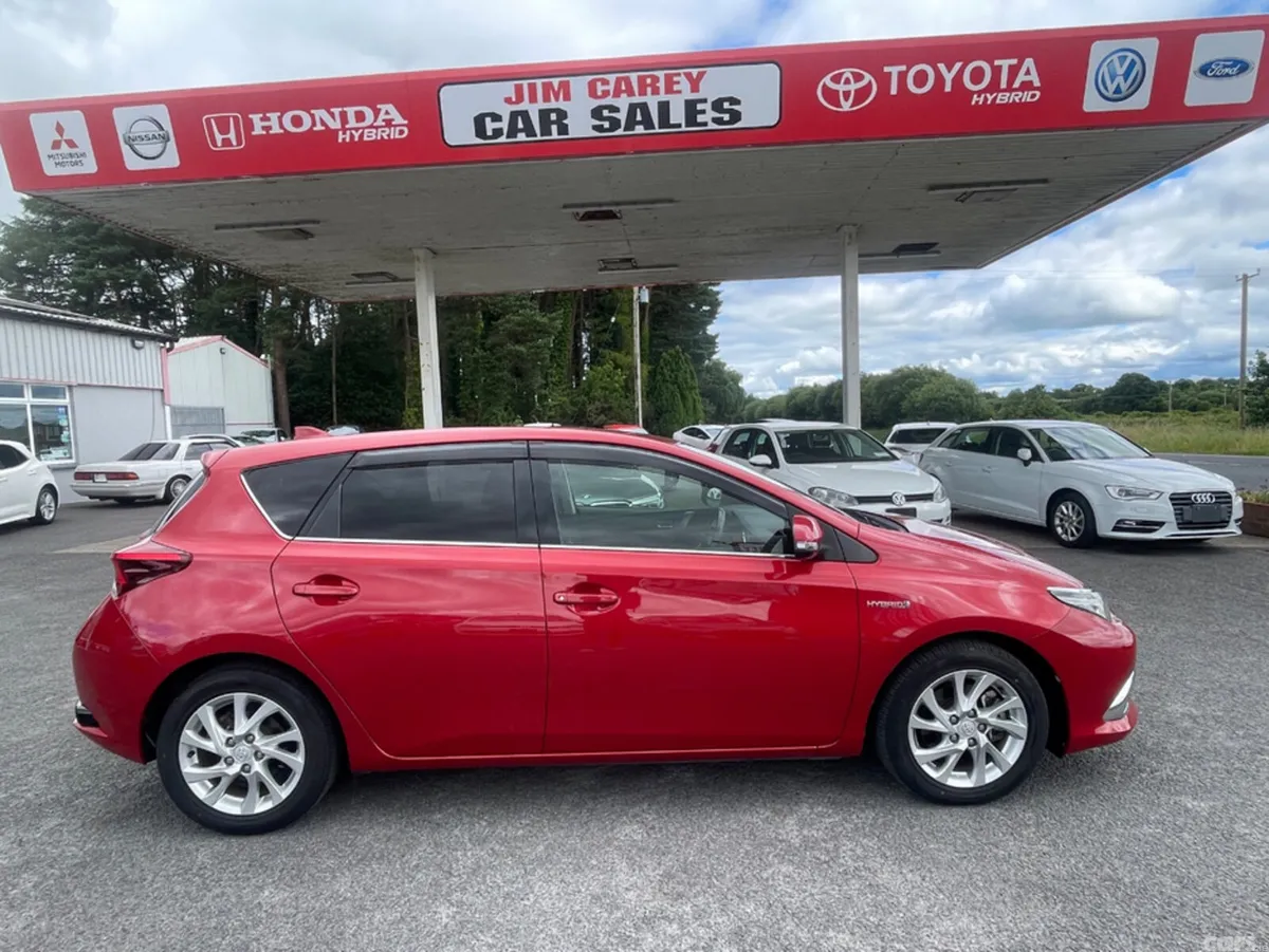 Toyota Auris Hatchback, Petrol Hybrid, 2016, Red