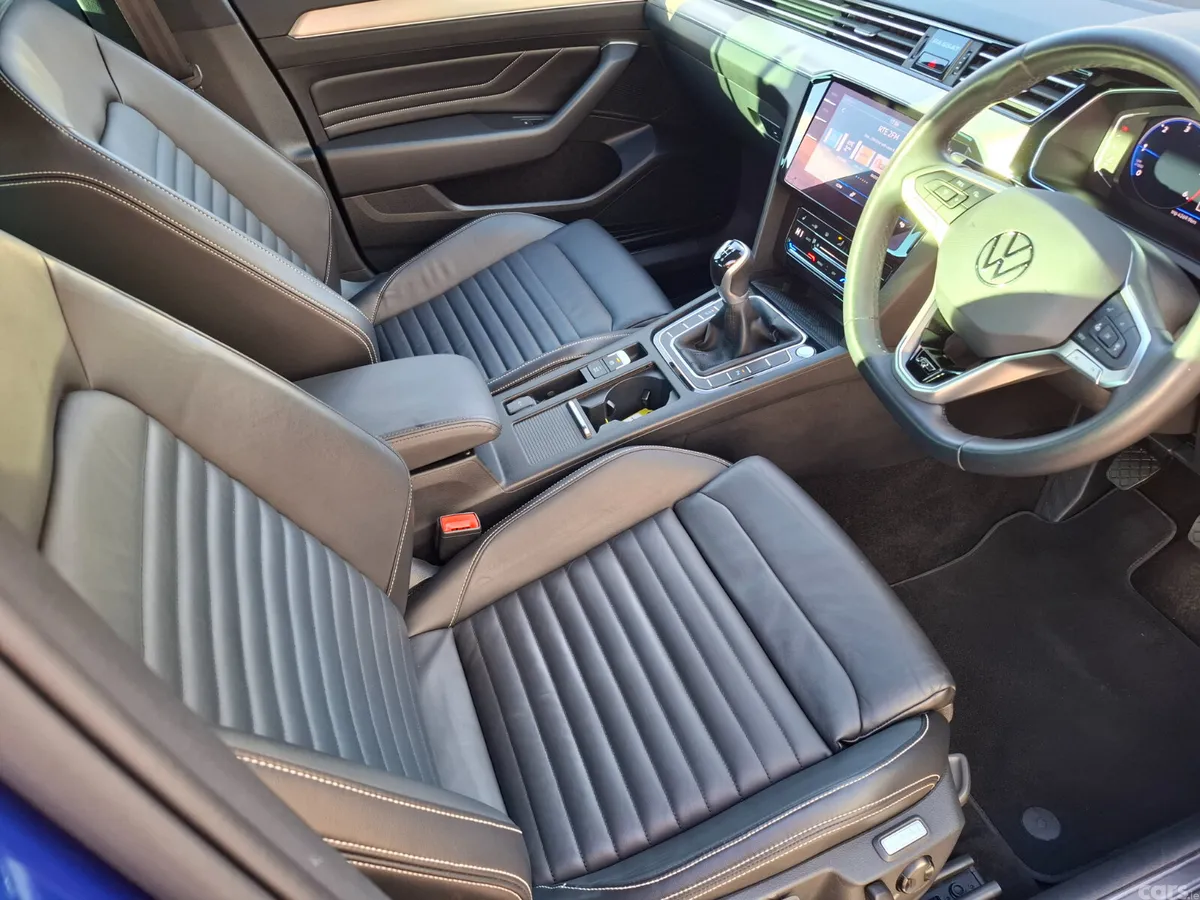 Volkswagen Passat Saloon, Diesel, 2021, Blue