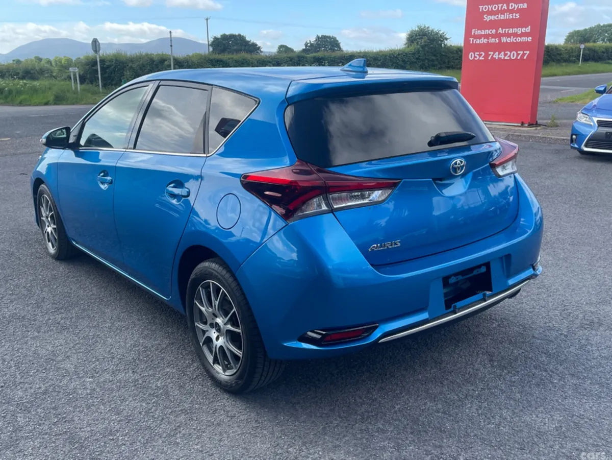 Toyota Auris Hatchback, Petrol, 2015, Blue