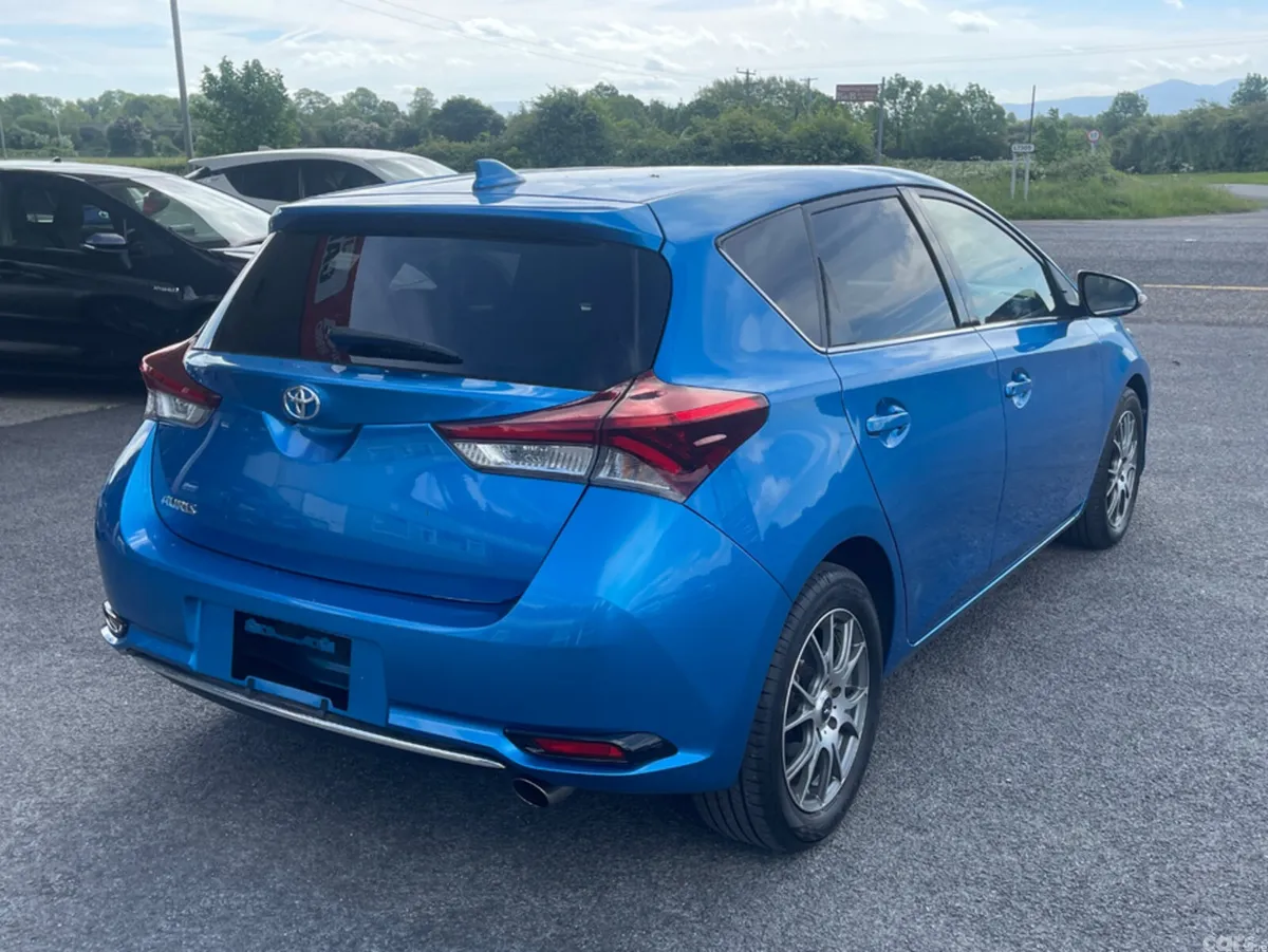 Toyota Auris Hatchback, Petrol, 2015, Blue