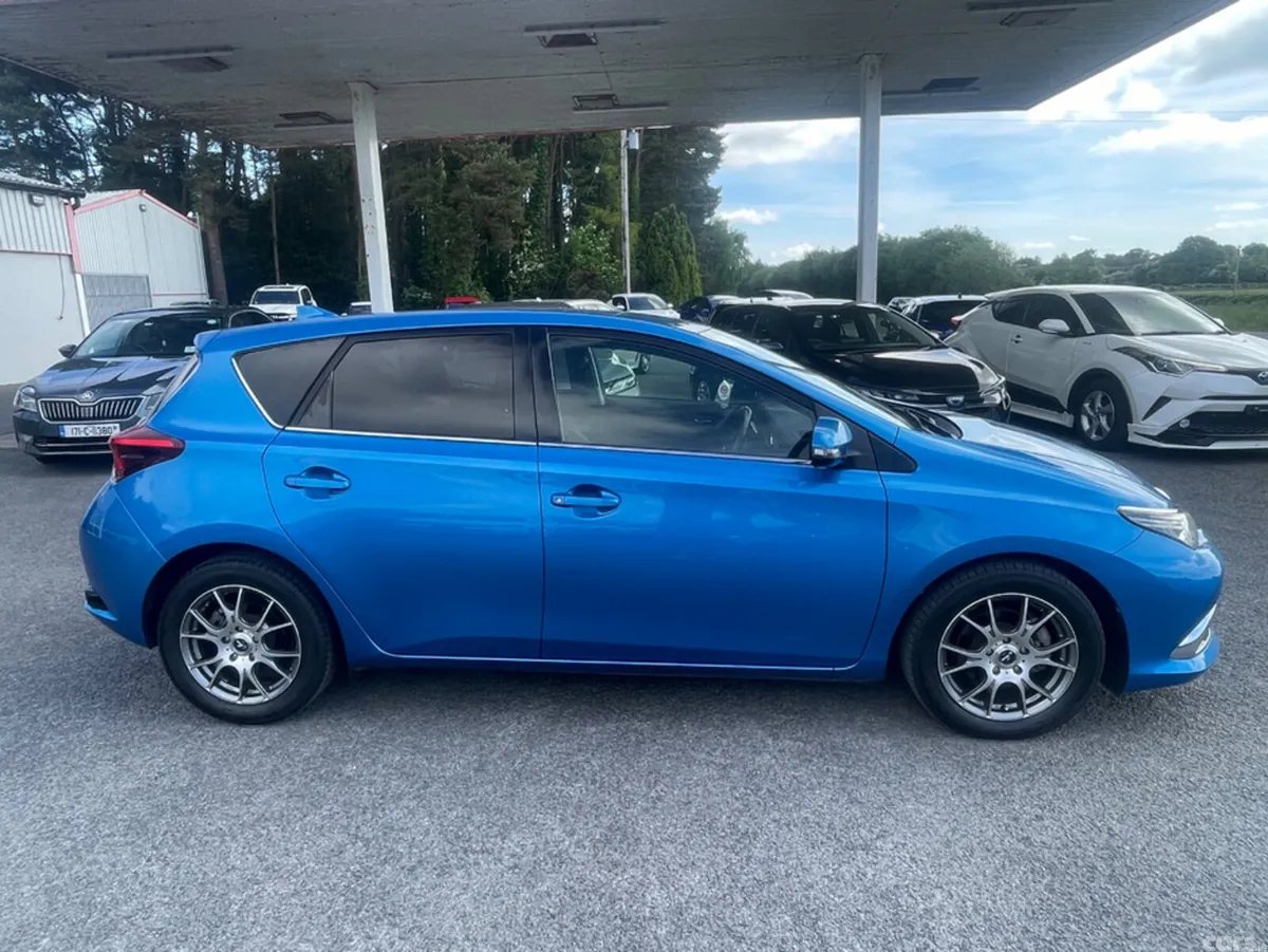 Toyota Auris Hatchback, Petrol, 2015, Blue