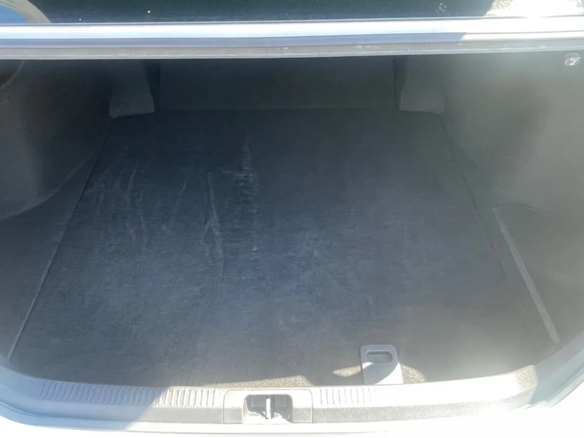 Toyota Camry Saloon, Petrol Hybrid, 2018, White