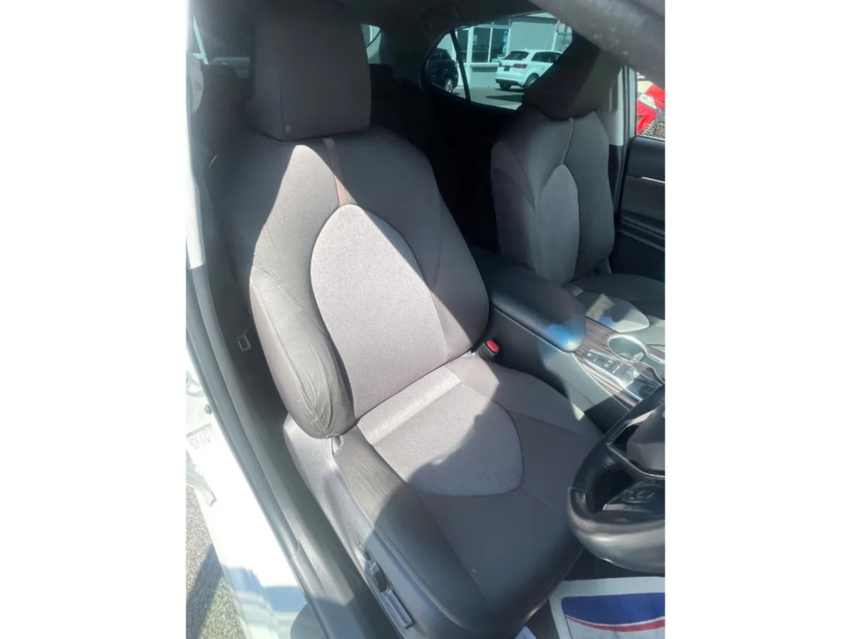Toyota Camry Saloon, Petrol Hybrid, 2018, White