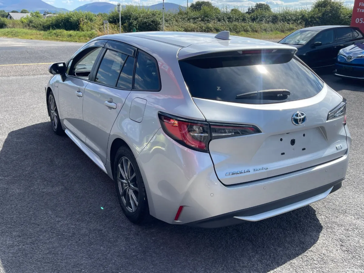 Toyota Corolla Estate, Petrol Hybrid, 2019, Silver