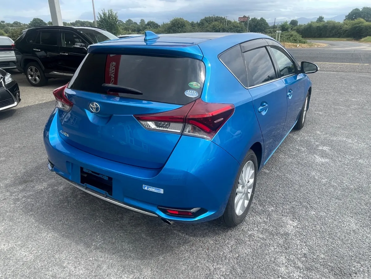 Toyota Auris Hatchback, Petrol, 2015, Blue