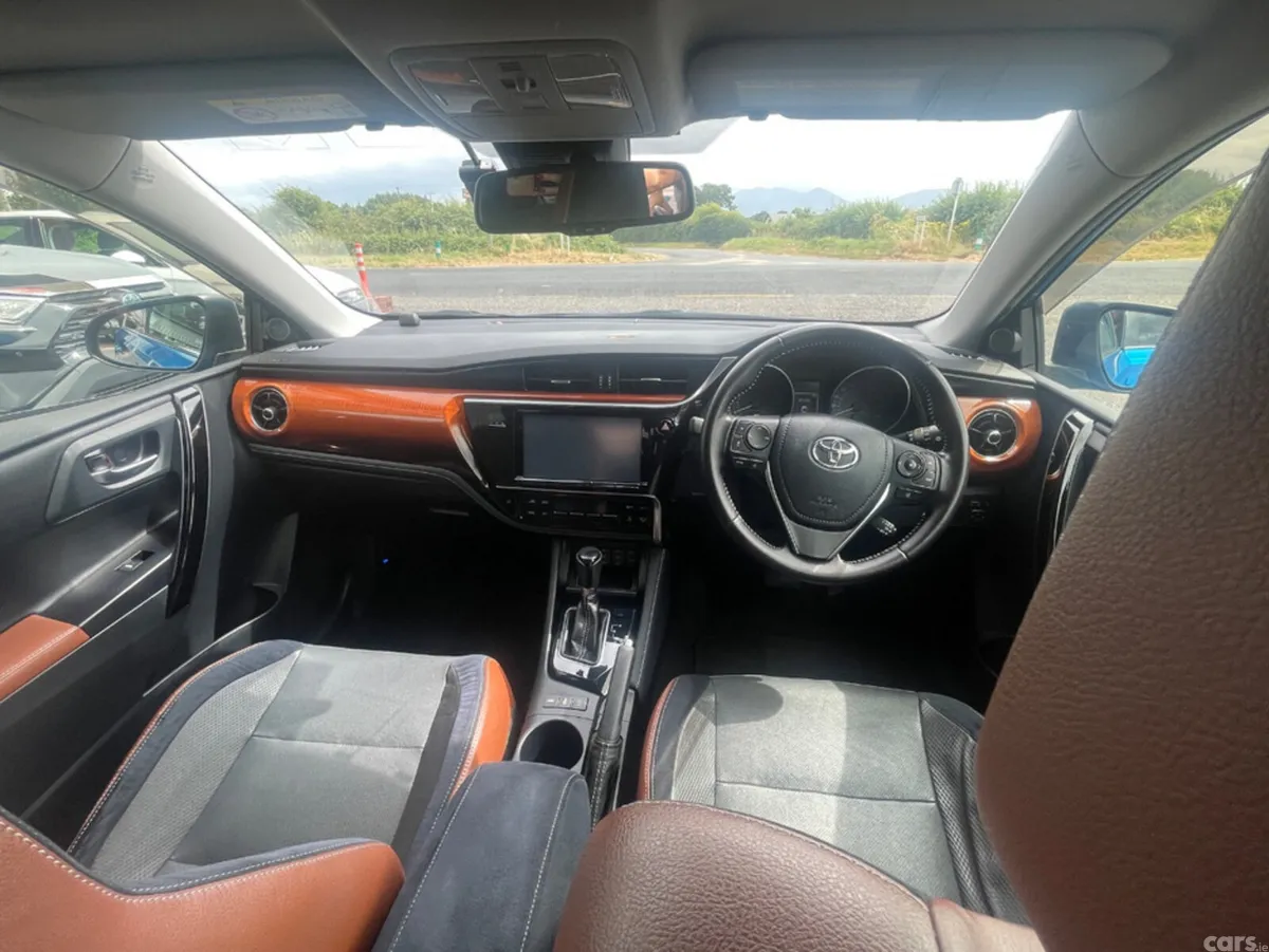 Toyota Auris Hatchback, Petrol, 2015, Blue