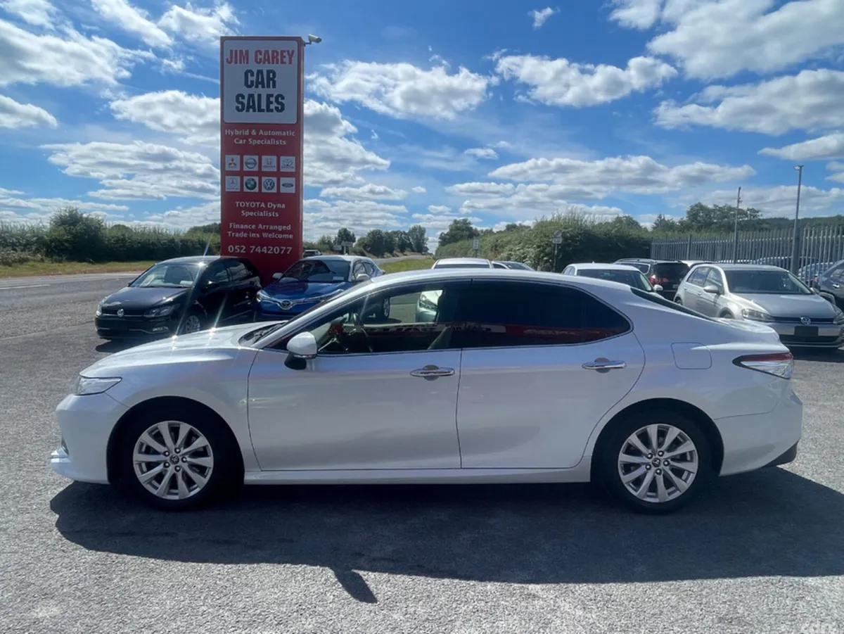 Toyota Camry Saloon, Petrol Hybrid, 2018, White