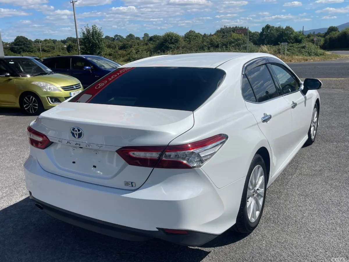 Toyota Camry Saloon, Petrol Hybrid, 2018, White