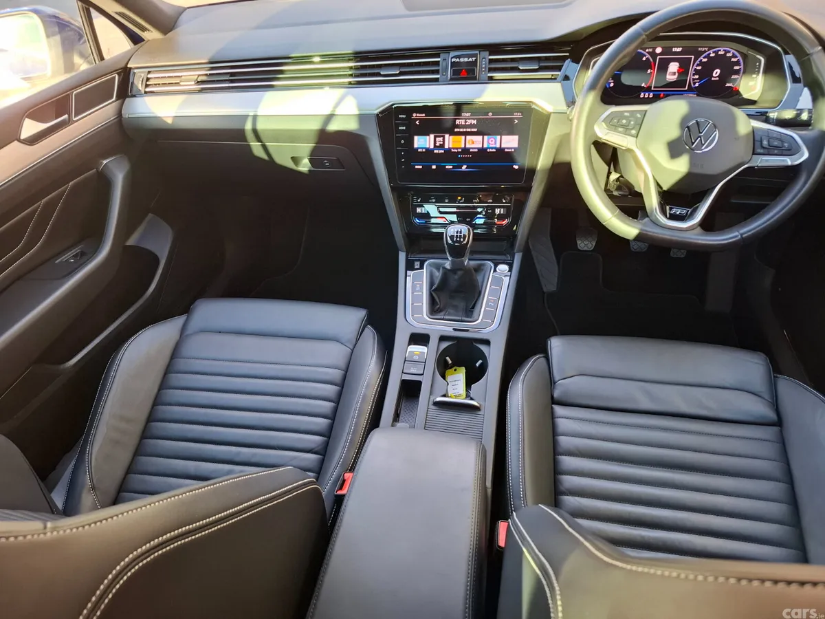 Volkswagen Passat Saloon, Diesel, 2021, Blue