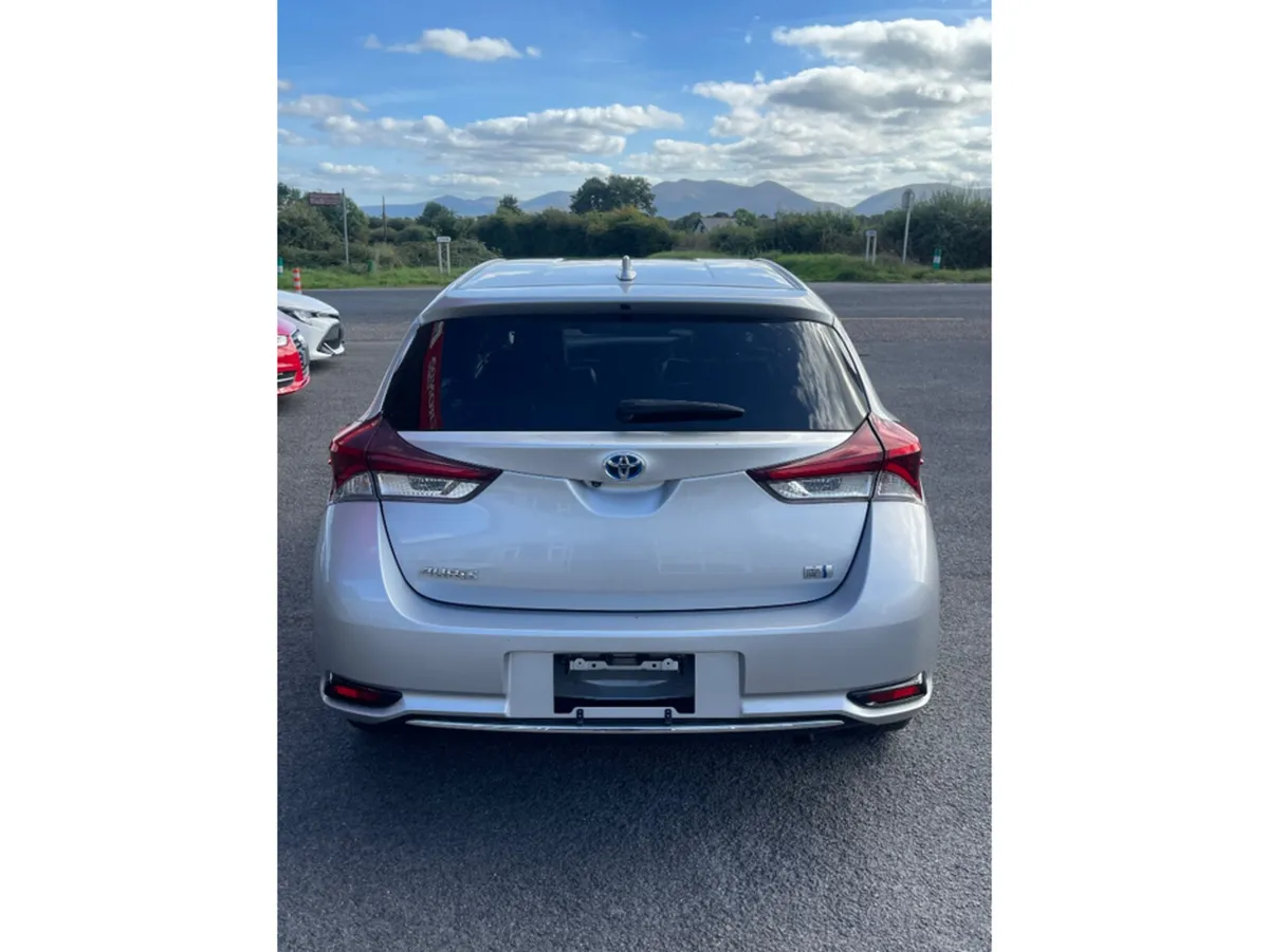 Toyota Auris Hatchback, Petrol Hybrid, 2018, Silver