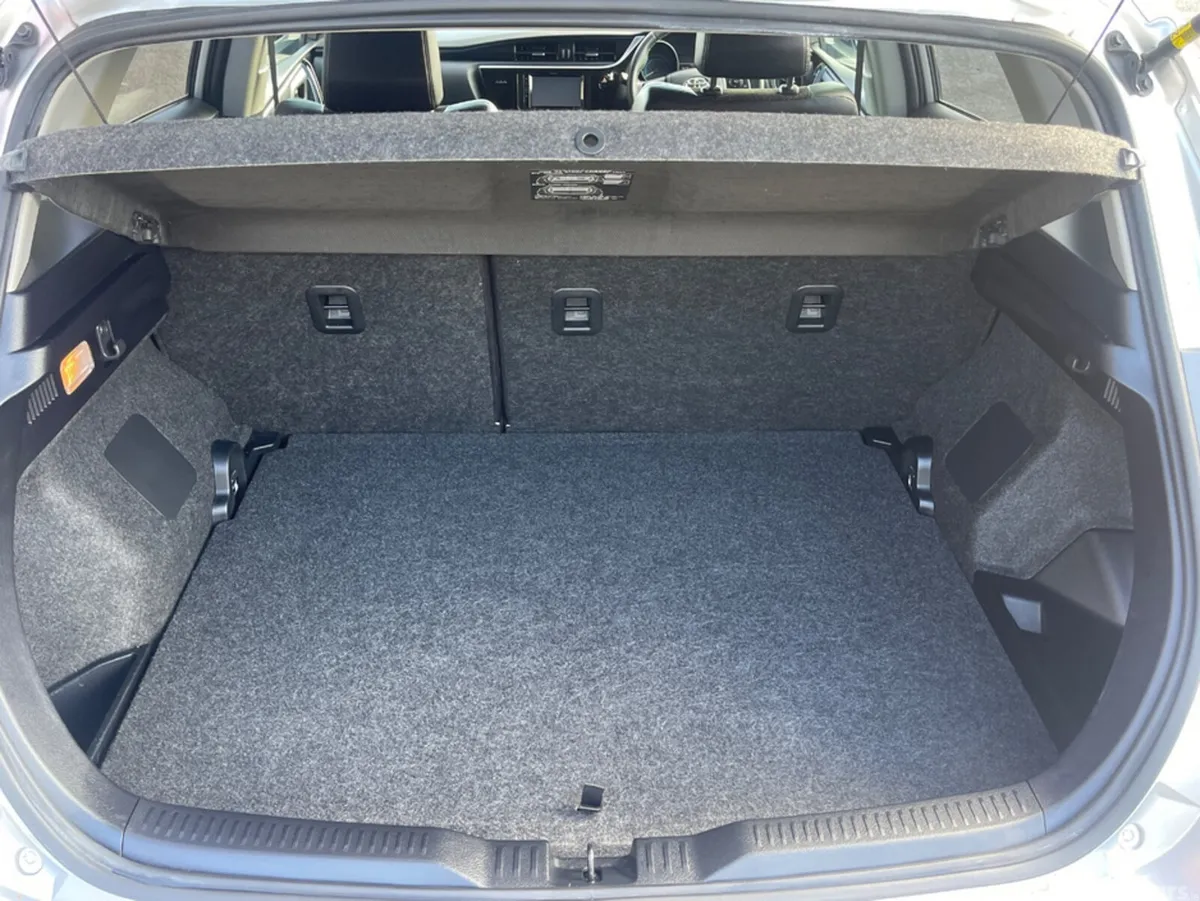 Toyota Auris Hatchback, Petrol Hybrid, 2018, Silver